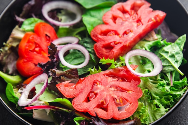 토마토 샐러드 야채 상추 신선한 요리 건강한 식사 식품 간식 식사 테이블에 복사 공간 음식