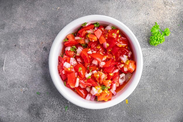 томатная сальса острый салат традиционная еда свежая еда закуска на столе копия космической еды