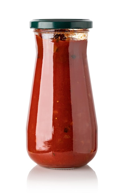 Foto un barattolo di salsa di pomodoro isolato su sfondo bianco