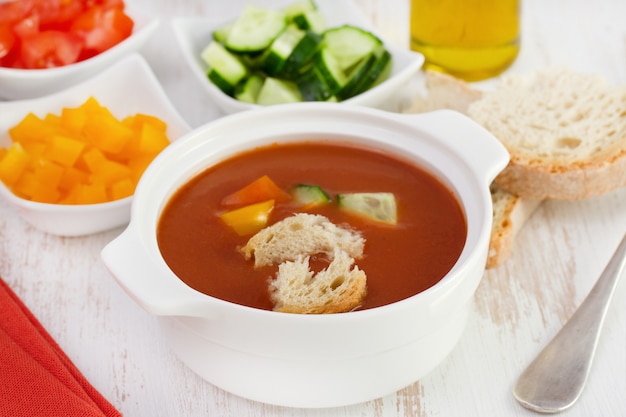 Tomato soup with vegetables and bread