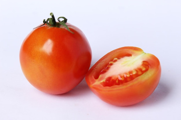 격리 된 배경 신선한 야채 개체와 토마토