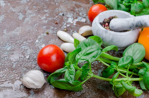 Photo tomatoes, basil and peper spice