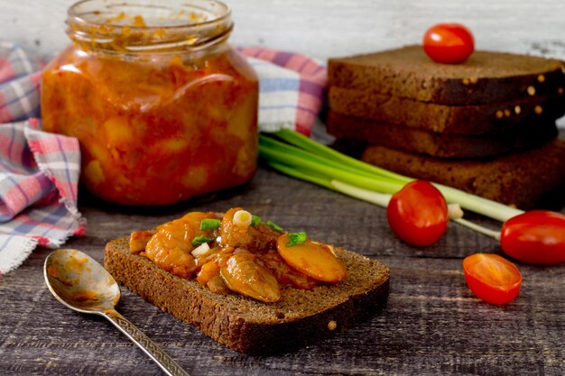 Tomatoes and beans on bread