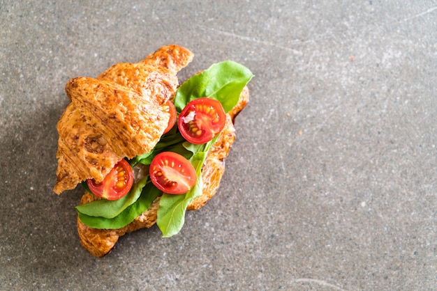 tomatoes croissant sandwich