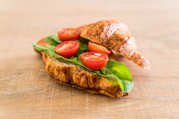 tomatoes croissant sandwich