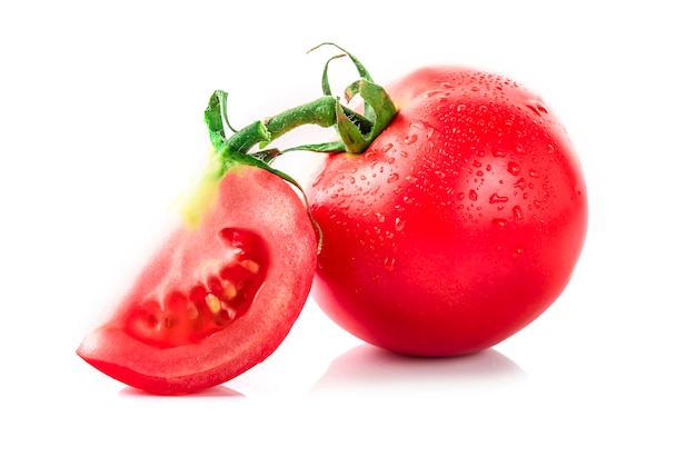 Pomodori isolati su bianco