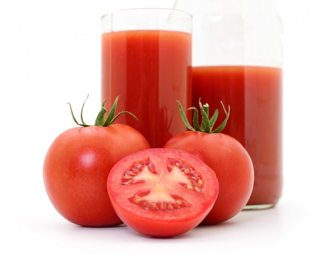 Pomodori e succo di pomodoro.