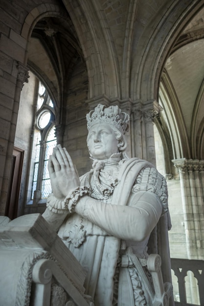 Tomba di re luigi xvi nella basilica di saintdenis