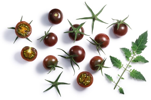 Foto tondo nero cherry tomaten paden bovenaanzicht