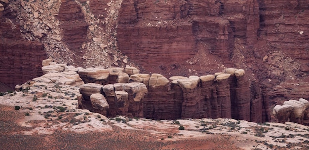 Toneel Amerikaans landschap en rode rotsbergen in woestijncanion