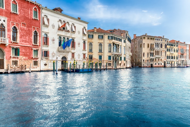 Toneelarchitectuur langs Grand Canal in Venetië, Italië