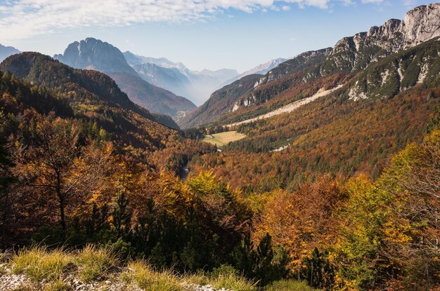 Toneelmening van Mangart-pas in de Alpen van Slovenië
