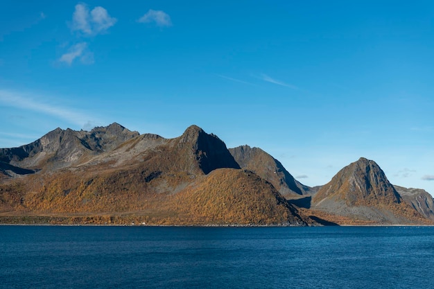 Toneelmening van Segla-berg op Senja-eiland, Noorwegen