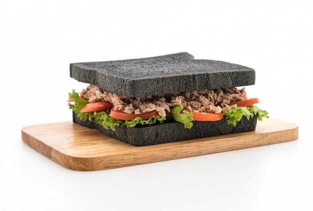 tonijn houtskool sandwich