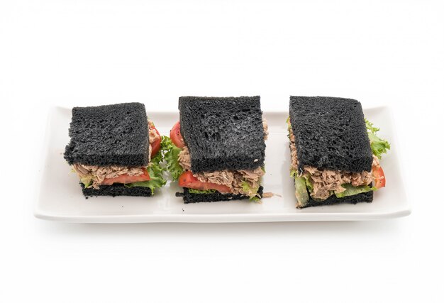 tonijn houtskool sandwich