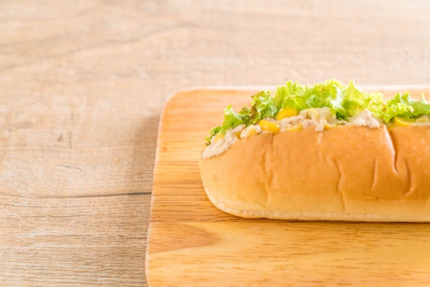 tonijn maïs salade hotdog