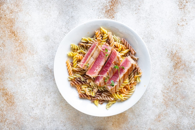 tonijn pasta fusilli zeevruchten geroosterde vis gebakken gegrilde tweede gangen maaltijd