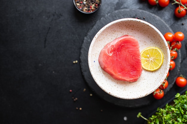 Tonijn rauwe zeevruchten klaar om te eten