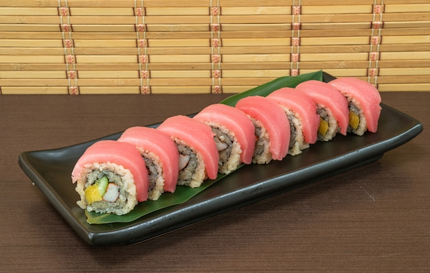 Tonijn sushi roll - japans eten