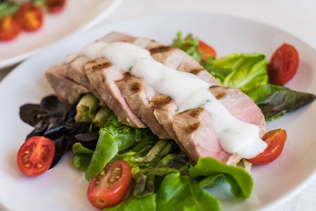 Tonijnsteak met salade