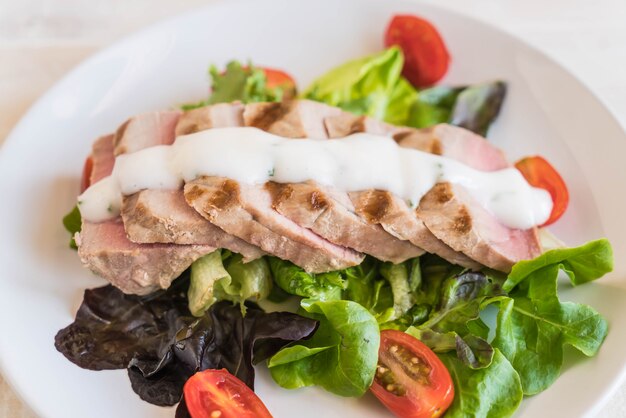 tonijnsteak met salade