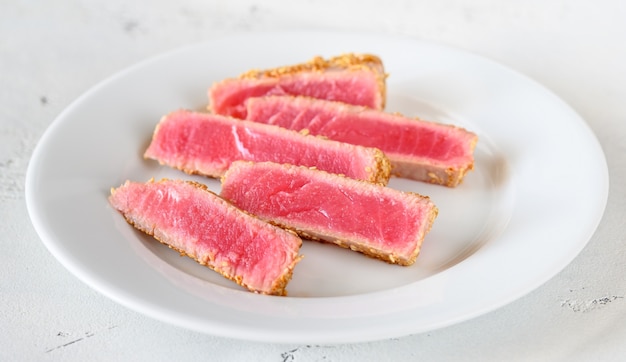 Tonijnsteak met sesamzaadjes