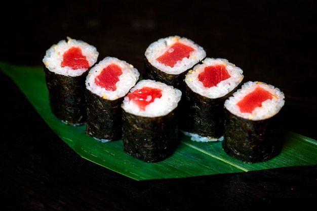 Tonijnsushi rollen Japans eten