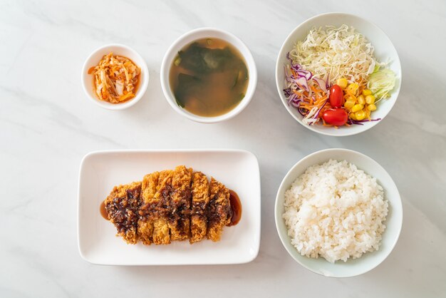 Tonkatsu - Japanse varkenskotelet gefrituurd met rijstset - Japans eten