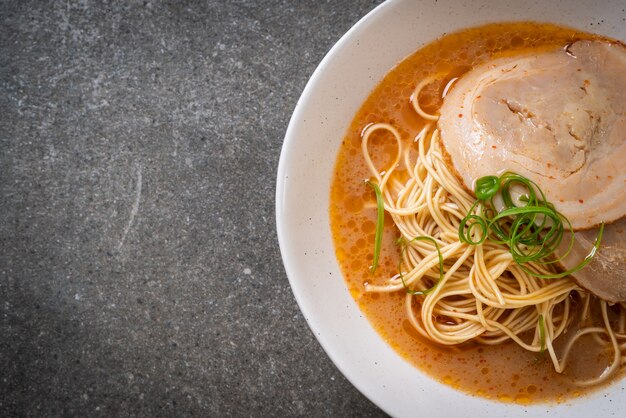 tonkotsu ramen noedels met chaashu varkensvlees