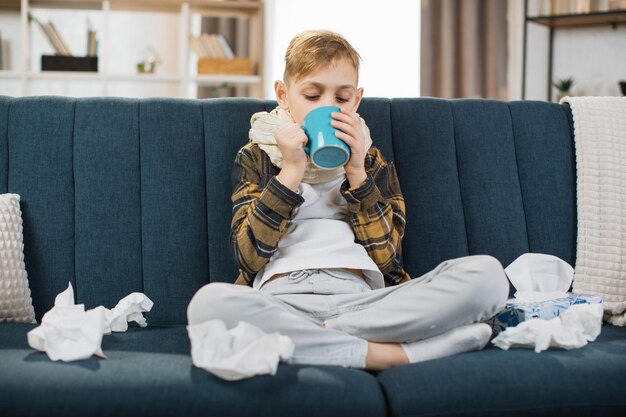 Tonsillitis influenza pandemie ziekte en gezondheidszorg concept