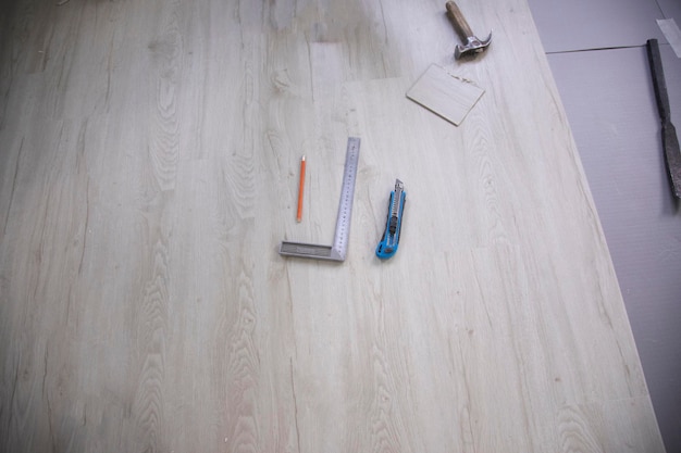 tools to laying laminatein home