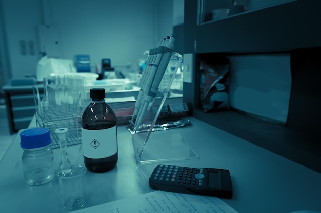 Strumenti per esperimenti scientifici in laboratorio