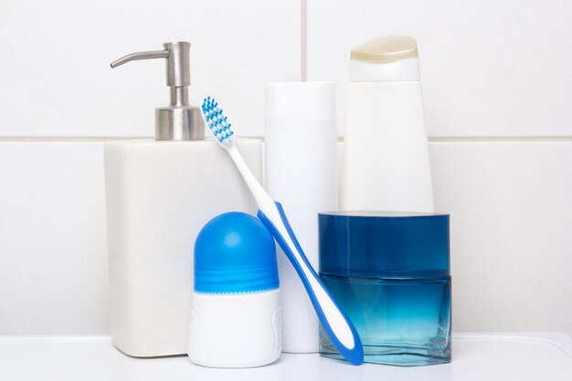 Photo a toothbrush and a cup of toothpaste are on a counter.