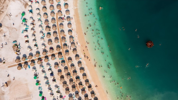 Вид с воздуха на знаменитый Мраморный пляж на острове Тасос, Греция
