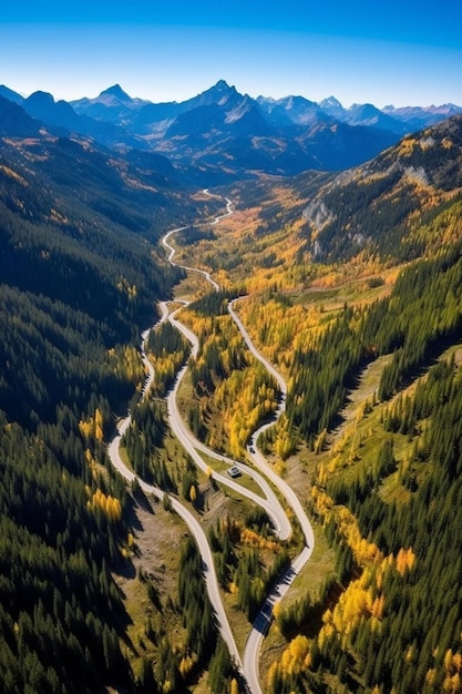 돌로마이트 알프스 (Dolomite Alps) 에 있는 파소 기아우 (Passo Giau) 근처에 있는 유명한  도로 (Snake Road) 의 상단