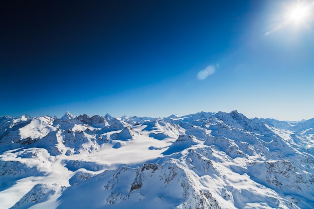 Cima della neve alpina xamountains