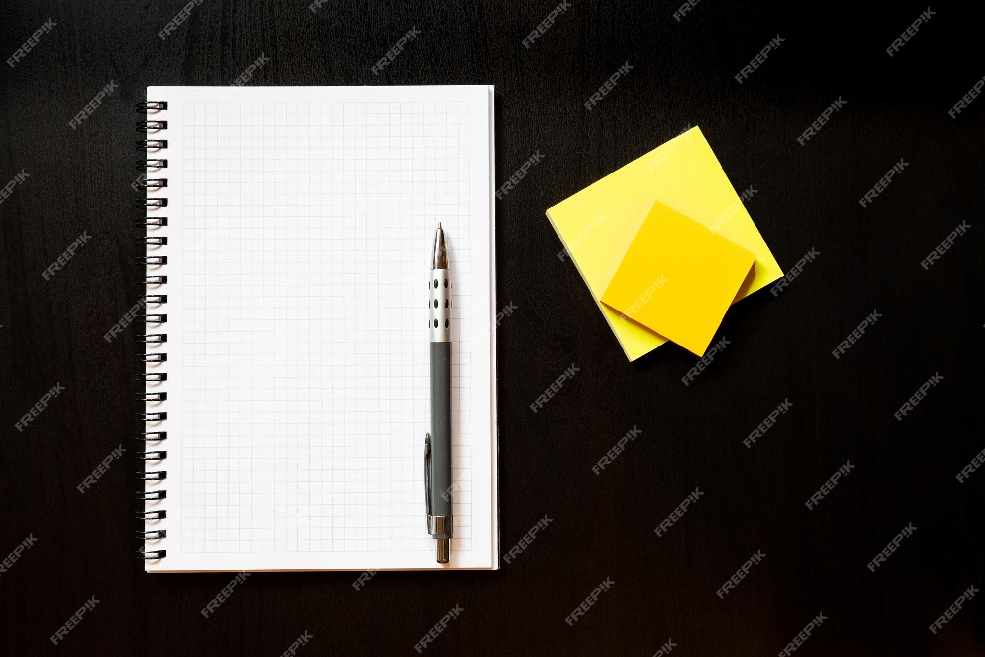 Một hình ảnh Notepad với góc nhìn bên trên đã sẵn sàng đưa bạn vào thế giới phong phú của trí tưởng tượng. Với những trang giấy trắng tinh khiết, bạn có thể viết, vẽ và thể hiện ý tưởng của mình một cách dễ dàng. Cùng khám phá không gian tuyệt vời của tư duy sáng tạo với hình ảnh này.