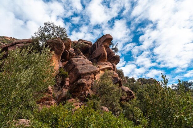 Photo top of the el garbi mountain the spectacular viewpoint of the sierra calderona valencia a 593meter mountain mediterranean sea between the municipalities of estivella segart