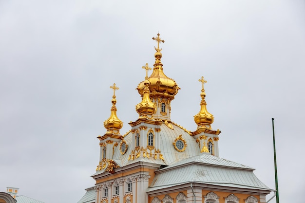 Foto la parte superiore del palazzo del cremlino a st. pietroburgo