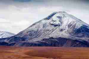 Photo top of a snowy peak in the andes mountain range