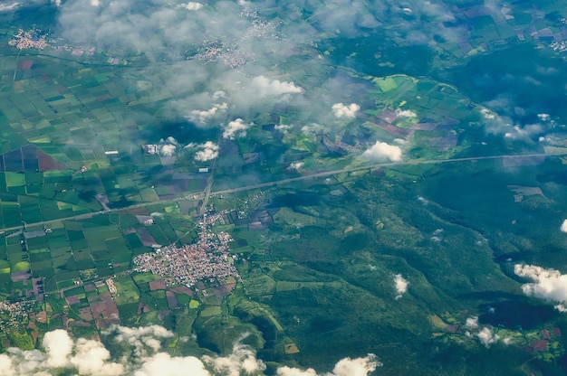 集落と畑の上から見た航空写真