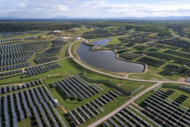 上面図ソーラーパネル太陽光発電代替電源の航空写真