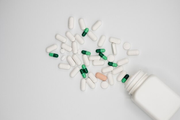 Вид сверху ассорти таблетки фармацевтической медицины