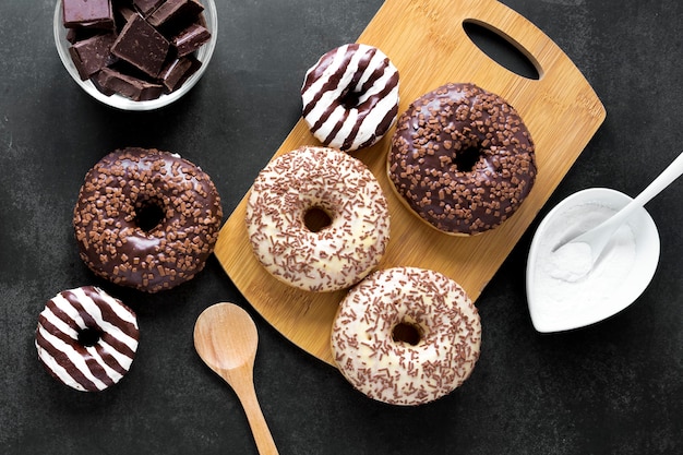 Photo top view of assortment of doughnuts with sprinkles