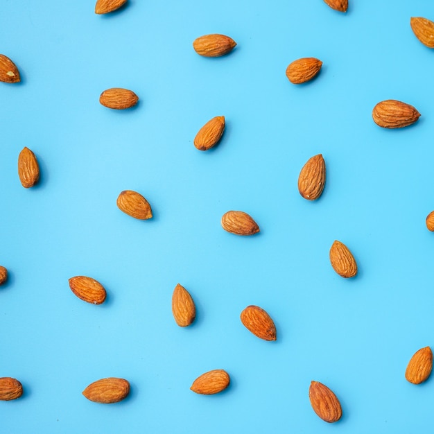 Photo top view assortment of raw almonds