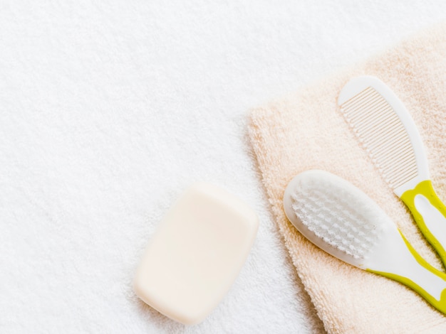 Accessori da bagno vista dall'alto per bambino