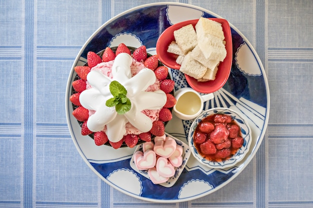 Top view of Bingsu on tray 