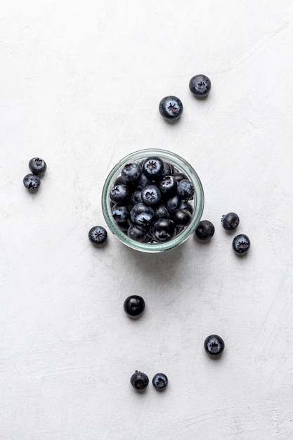 Photo top view blueberries jar arrangement