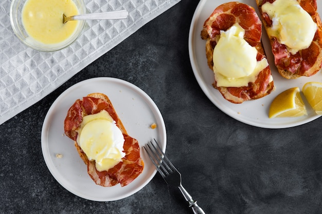 Top view of bruschetta with parma ham and Egg Benedict.