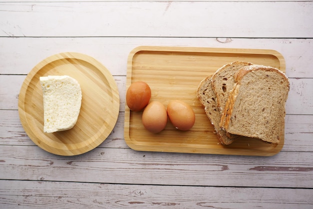 Top view of cheese egg brown bread on table